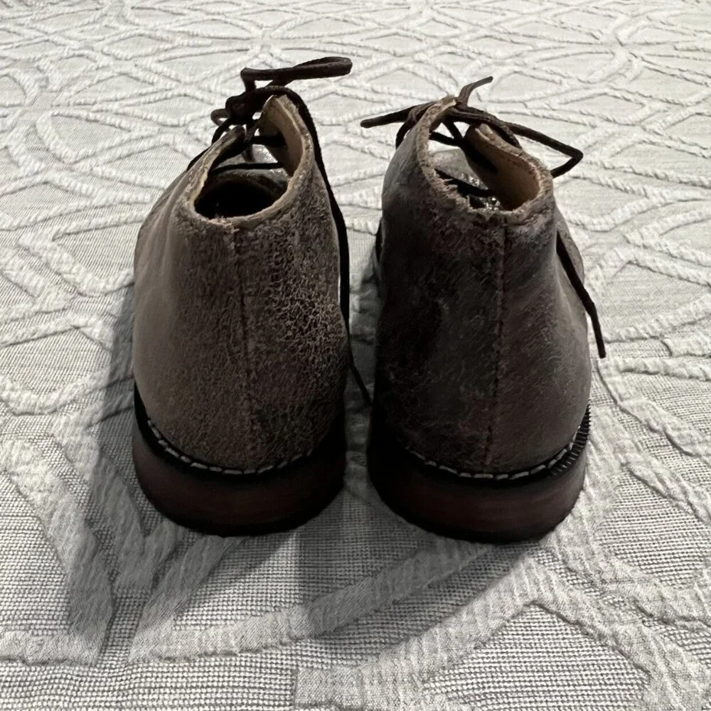 Mikoleon Sz 28 (11 US Boys) Brown Crackle Leather Chukka Boots